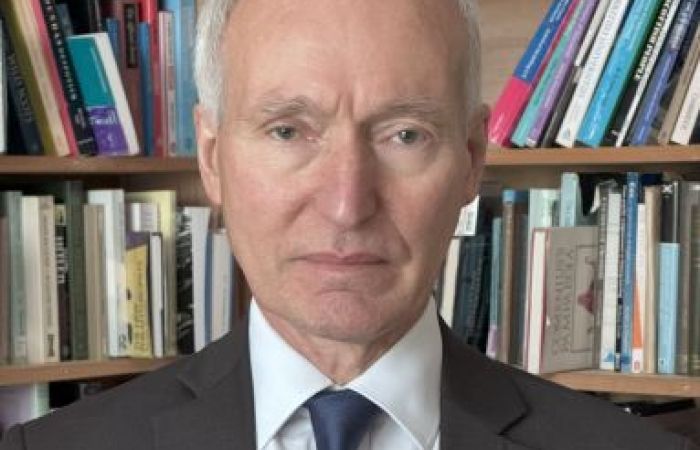 Image of Professor Lindsay Paterson