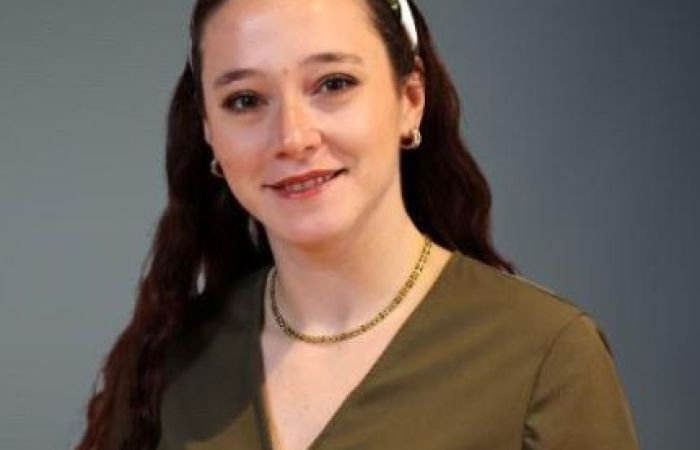 A headshot of Mariana Vieira